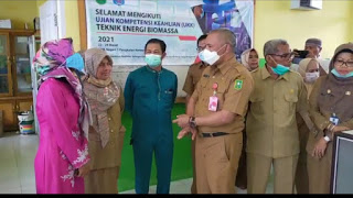 Kadisdikbud Propinsi Riau Resmikan Workshop Teknik Energi Biomassa di SMKN 1 Pangkalan Kerinci