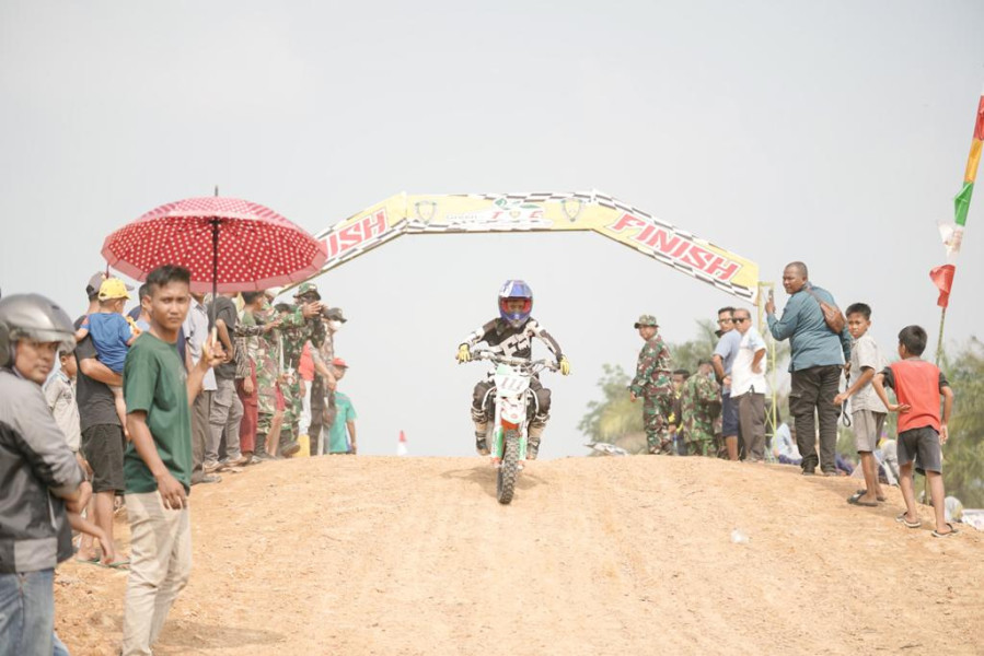 Bupati Afrizal Bersama Dandim 0321 Nugraha Buka Lomba Grass Track