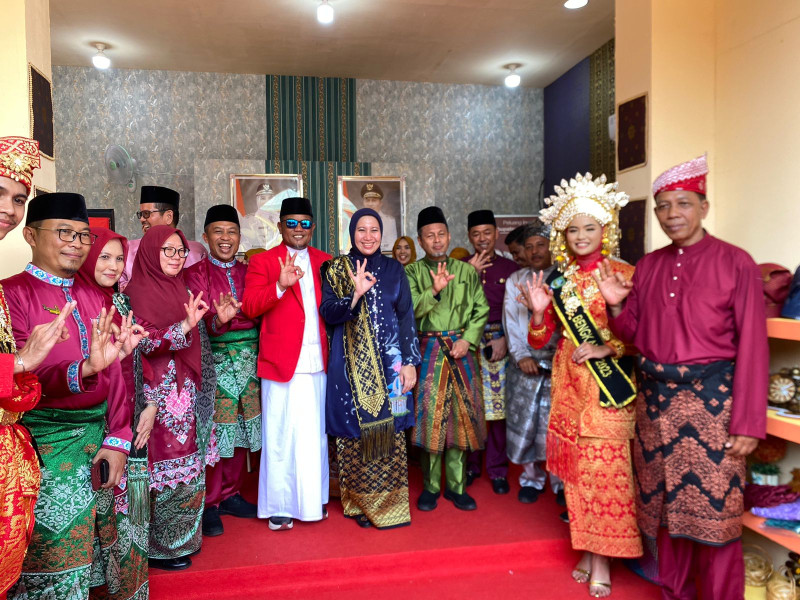Memotivasi Peserta Kafilah, Bupati H. Zukri dan Wabup Nasaruddin Hadiri Pembukaan MTQ Provinsi Riau