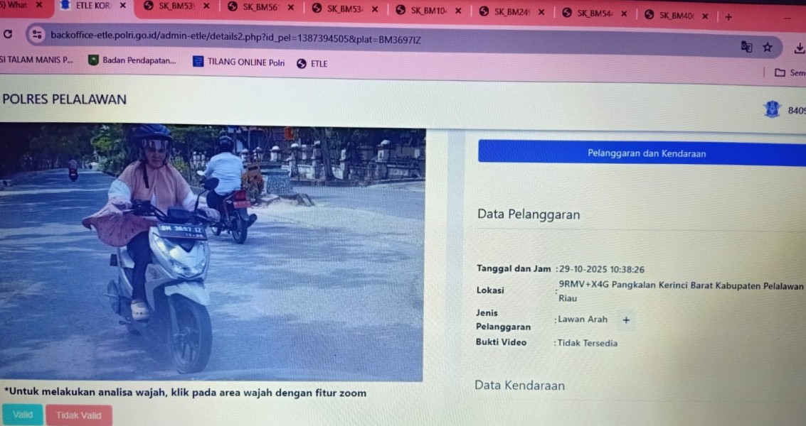 Terekam ETLE Handheld, Pengendara Melawan Arus di Depan Kantor Camat Pangkalan Kerinci
