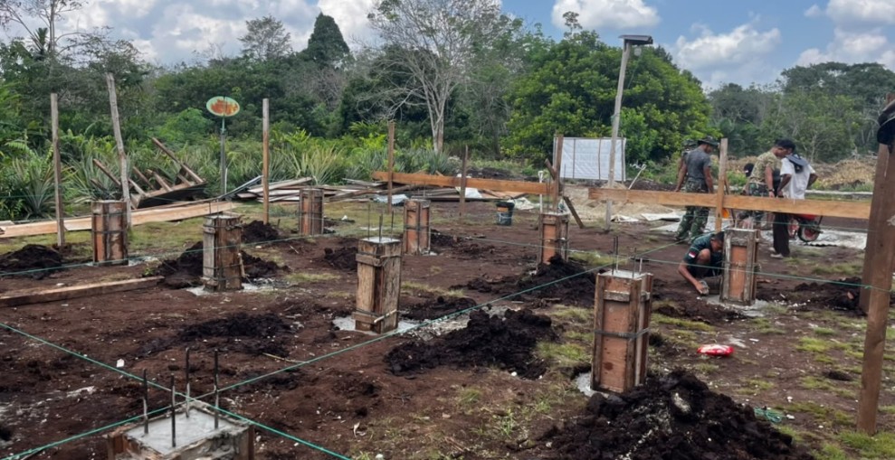 Kemanunggalan TNI dan Rakyat, Pembangunan RTLH Bapak Zaini di TMMD ke-129 Kodim 0313/Kpr Terus Digesa
