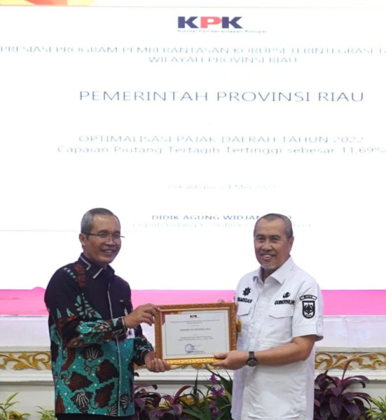 Pemprov Riau Terima Tiga Penghargaan dari KPK