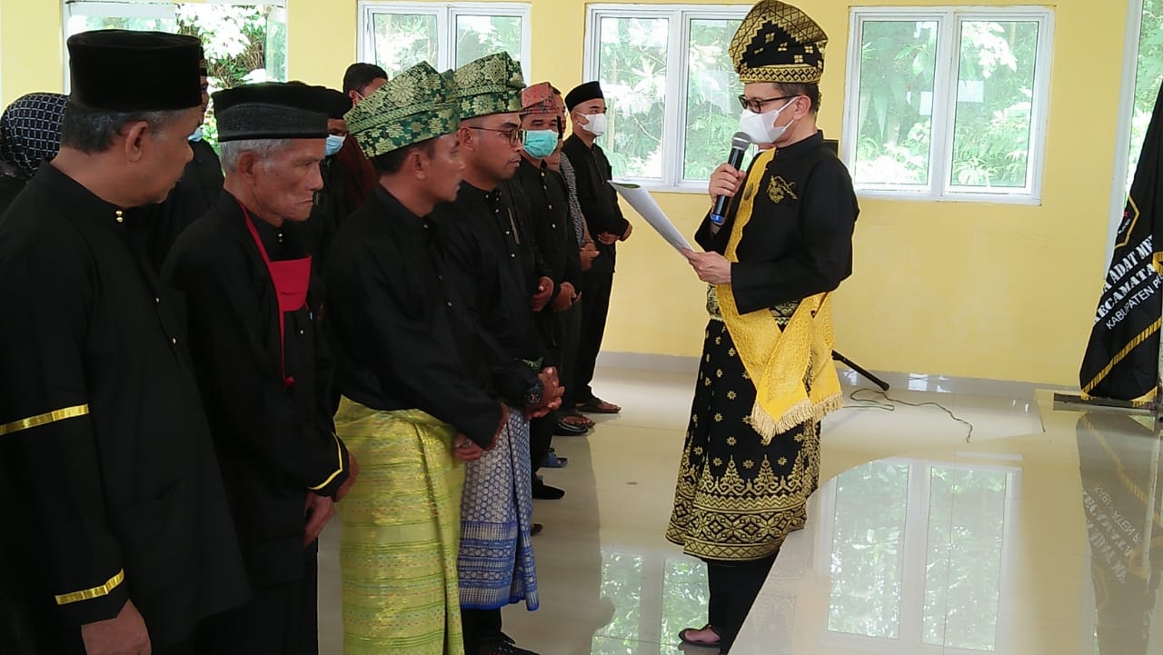 Ketum DPH LAMR Pelalawan Kukuhkan Pengurus LAMR Kecamatan Ukui Masa Khidmat 2020-2025