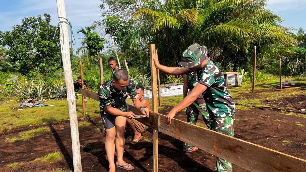 Satgas TMMD Ke-129 Kodim 0313/KPR Mulai Pengerjaan RTLH Milik Zaini