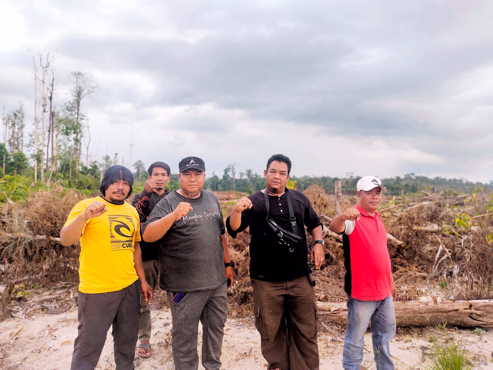 Diundang Masyarakat Adat, Doktor Lingkungan Elvriadi SPi MSi Kejar Oknum Penjual Hutan di TNTN