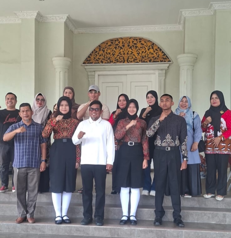 Harumkan Nama Pelalawan! Bupati Zukri Lepas Tiga Putra-Putri Terbaik Ikuti Diklat Paskibraka Provinsi Riau