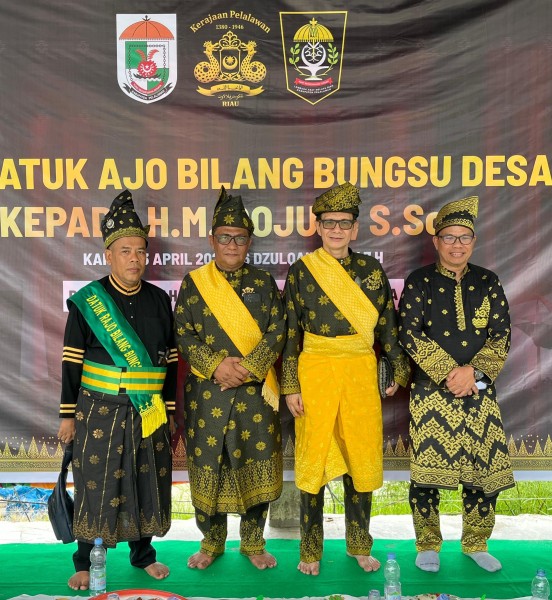 Khidmat dan Sarat Makna, HM Rojuli Resmi Dinobatkan sebagai Datuk Ajo Bilang Bungsu Desa Tambak