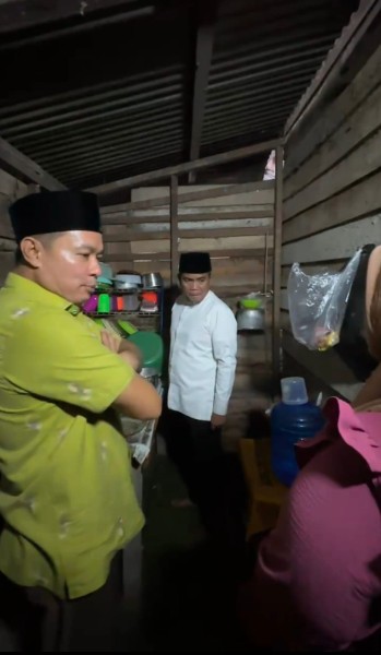 Kunjungi Rumah Warga, Bupati dan Wakil Bupati Pelalawan Lihat Langsung Kondisi Kehidupan Warga