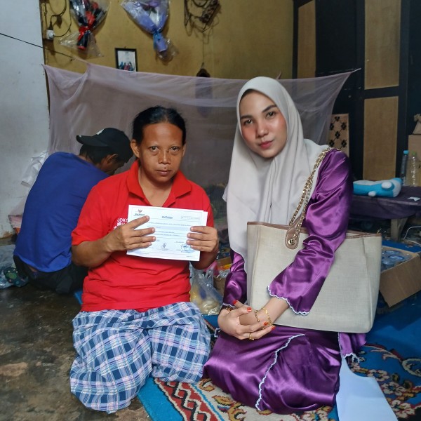 Do'a Janda Paruh Baya di Ijabah, Terima Bantuan Uang Insentif Berobat dari Baznas Pelalawan