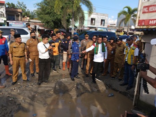 Atasi Banjir Ibukota Pangkalan Kerinci , H Zukri Bentuk Satgas