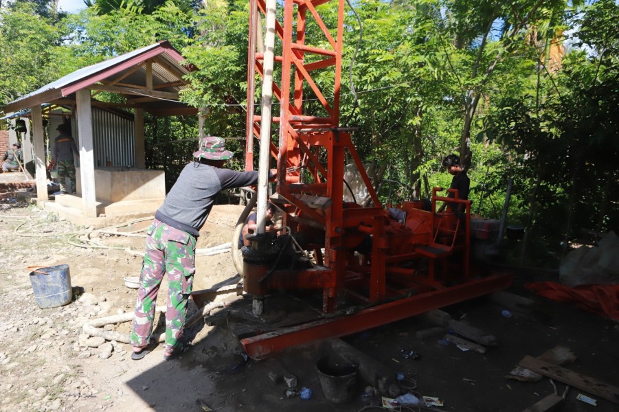 Pantang Menyerah Hadapi Medan Sulit, Satgas TMMD 129 Kodim 0102/Pidie Terus Kejar Sumur Bor untuk Santri dan Warga