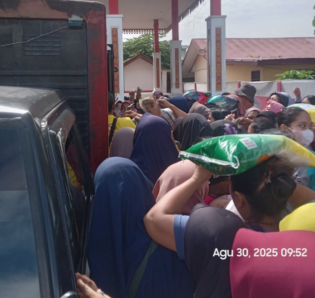 Harga Lebih Murah, Warga Pelalawan Serbu Gerakan Pangan Murah DKPTH