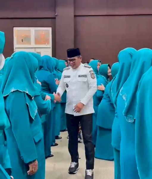 Kukuhkan Ketua TP PKK Kabupaten Pelalawan Bupati H Zukri Minta PKK Upayakan Kesejahteraan Masyarakat