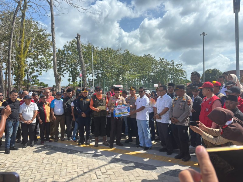 Bupati Pelalawan Berangkatkan Tim Relawan dan Bantuan Kemanusiaan untuk Aceh, Sumut, dan Sumbar