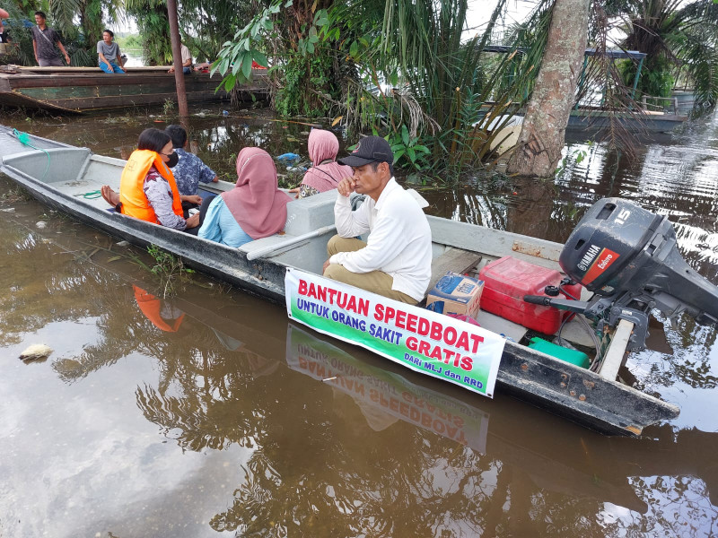 Meski Banjir Kian Surut, RRD Pelalawan Tetap Komitmen Sediakan Speedboat Gratis Untuk Pasien Sakit