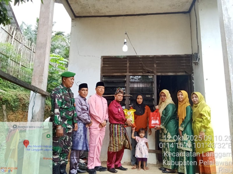 Semarak HUT Pelalawan ke-26, Kecamatan Langgam Tebar Kepedulian Lewat Pembagian Sembako