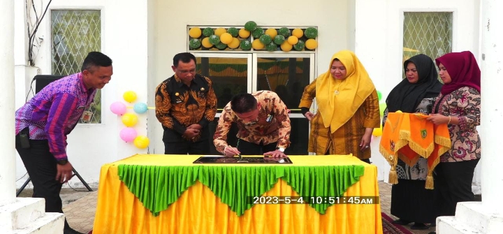 Bupati Afrizal Sintong Resmikan UPT Instalasi Farmasi Dinkes