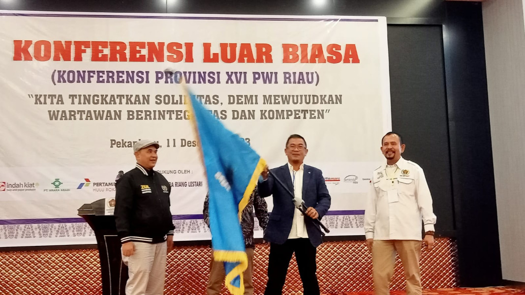 Raja Isyam Azwar Nahkodai Ketua PWI Riau