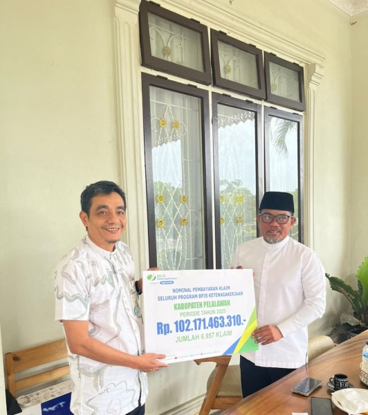 Bupati Zukri Terima Audiensi BPJS Ketenagakerjaan, Klaim 2025 di Pelalawan Capai Rp102 Miliar