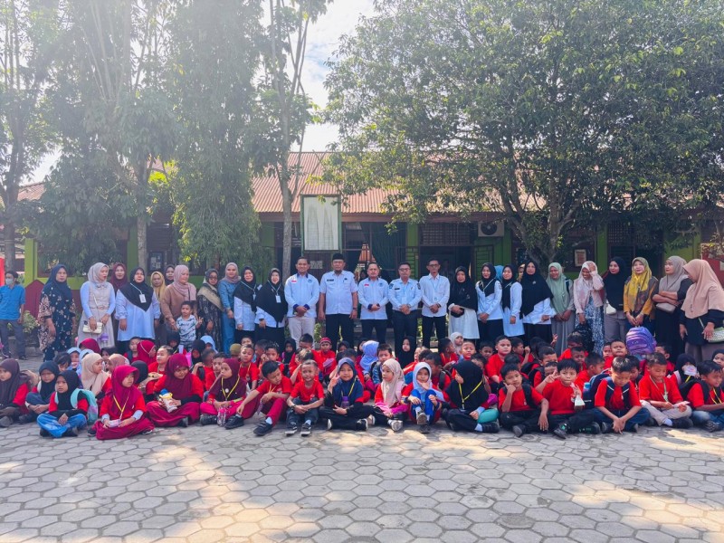 MPLS SDN 006 Pangkalan Kerinci Hadirkan Komnas PA, Ratusan Orang Tua Dibekali Pemahaman Hukum Perlindungan Anak