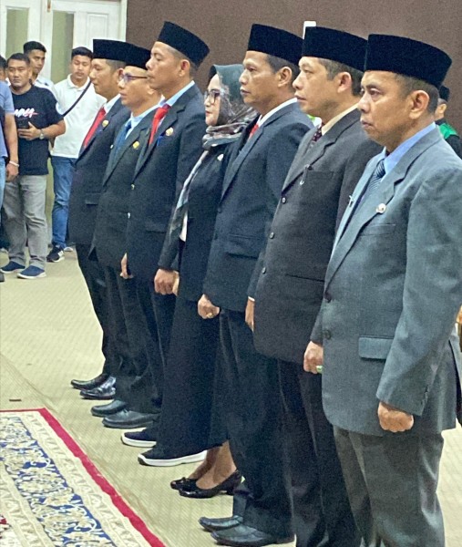7 Pejabat Eselon II dan Direktur Bank BPR Dana Amanah Dilantik, Bupati Zukri Tegaskan untuk Kerja Keras dan Ikhlas