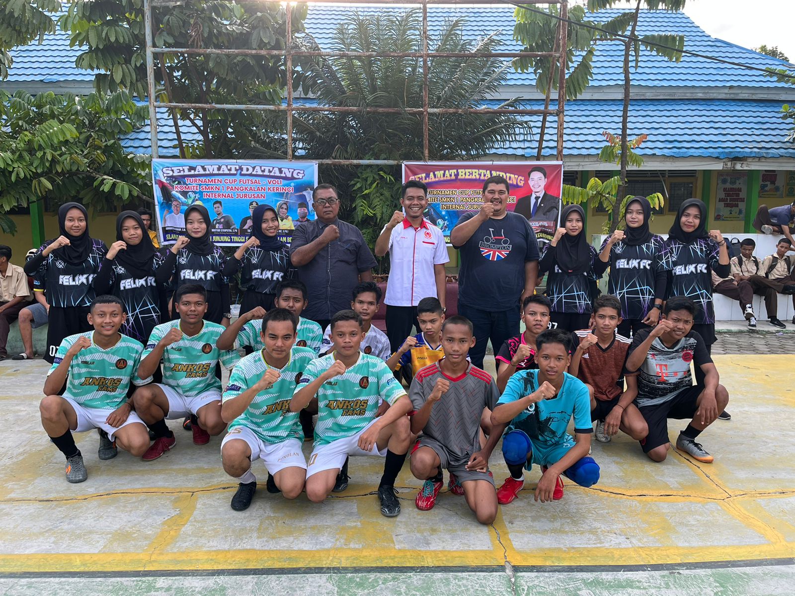 Buka Turnamen Futsal dan Voli SMKN 1, Koni Pelalawan Beri Dukungan serta Motivasi