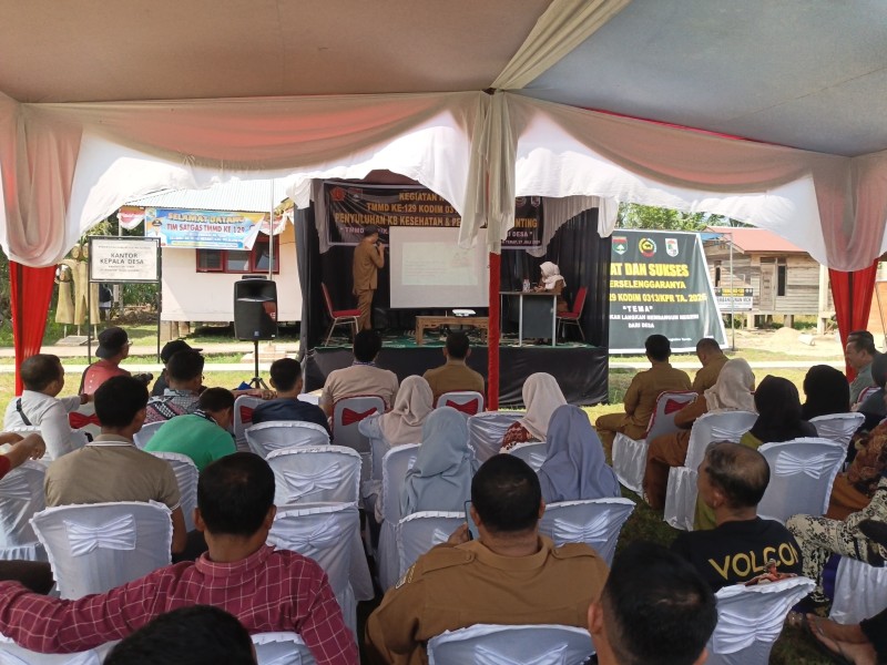 Cegah Stunting dan Sehatkan Keluarga, Satgas TMMD Ke-129 Kodim 0313/KPR,Gelar Penyuluhan KB Kesehatan di Pangkalan Terap