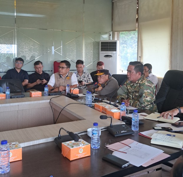 Bupati Zukri Gerak Cepat Cari Solusi Jalan Lintas Bono, Gandeng Perusahaan Percepat Perbaikan