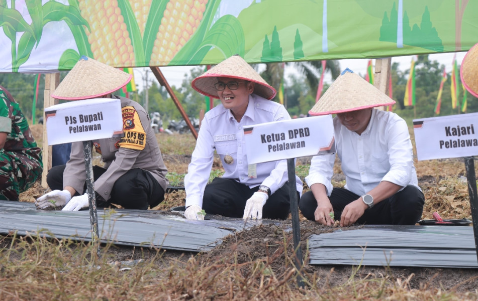 Pjs. Bupati Hadiri Kick Off Ketahanan Pangan Polres Pelalawan dalam rangka Mendukung Asta Cita Presiden