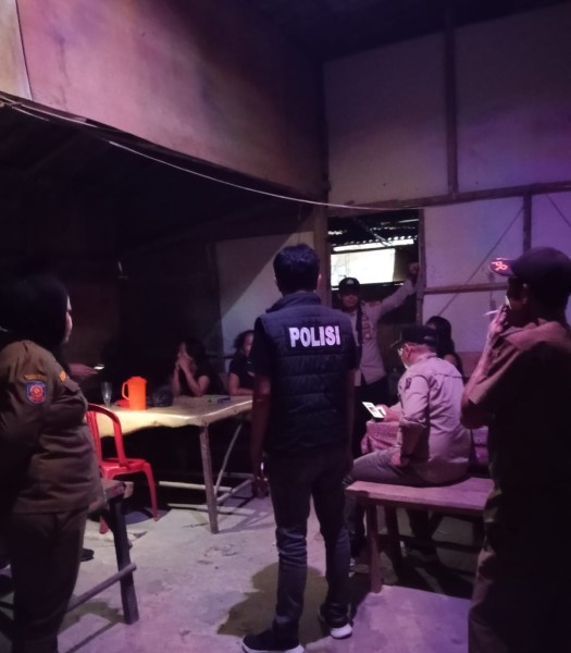 Diresahkan Warga, Warung Karaoke dan Dugaan Prostitusi di Langgam Dirazia Tengah Malam: 7 Wanita Terjaring