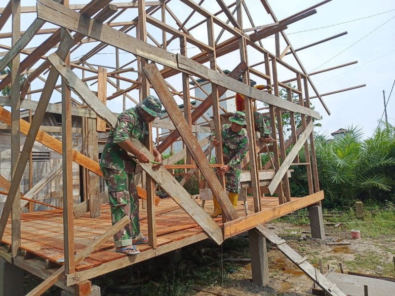 Harapan Ibu Asmawati: Bedah RTLH TMMD Ke-129 Kodim 0313/KPR Capai Progres 35 Persen