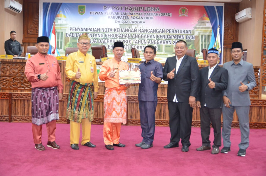 Bupati Rohil Sampaikan Nota Keuangan RAPBD 2023 Pada Paripurna DPRD
